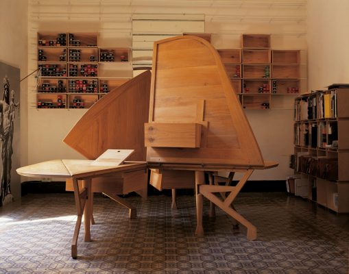 Ines table by Enric Miralles architect