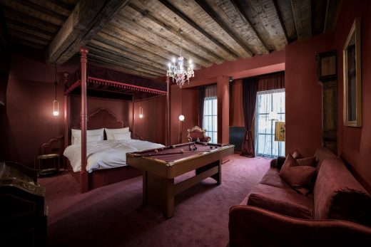 Weisses Kreuz Innsbruck Hotel Red Room Mozart Zimmer