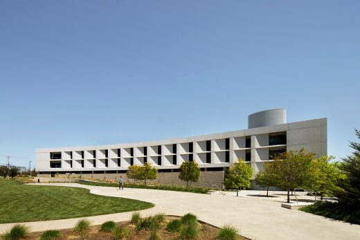 333 Roebling Road Parking Structure building