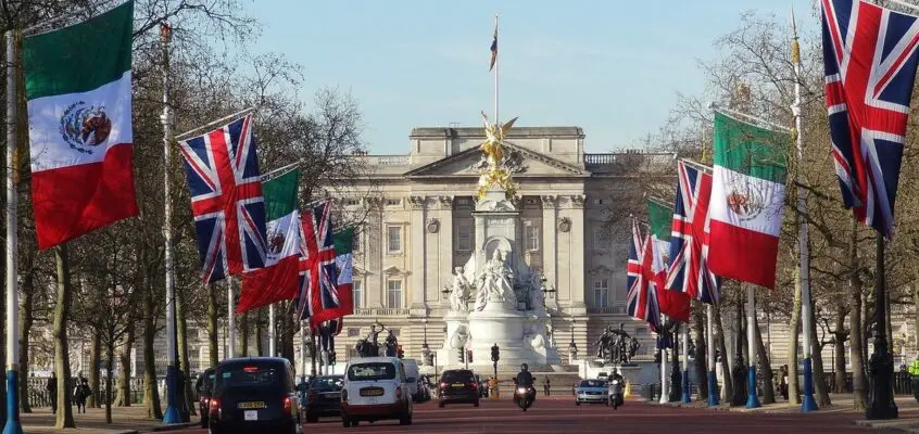 Buckingham Palace Photos: London Building