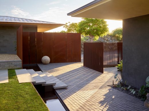 Contemporary Kona luxury house landscape design