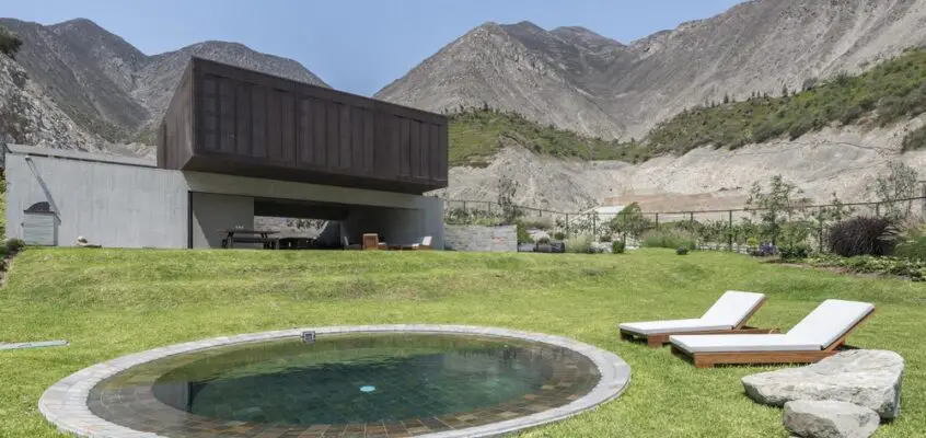 Peruvian Houses: Residences in Peru