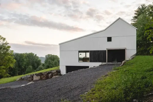 Saltbox Passive House Bromont, Québec home