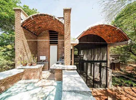 WallHouse by Anupama Kundoo architect
