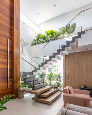 São Paulo luxury home floating stairs by Raiz Arquitetura