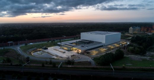 CollectionCentre, CC NL Amersfoort building dusk