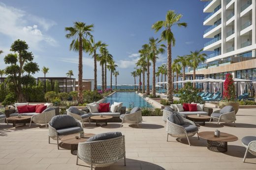 Mandarin Oriental Jumeirah, Dubai hotel building pool