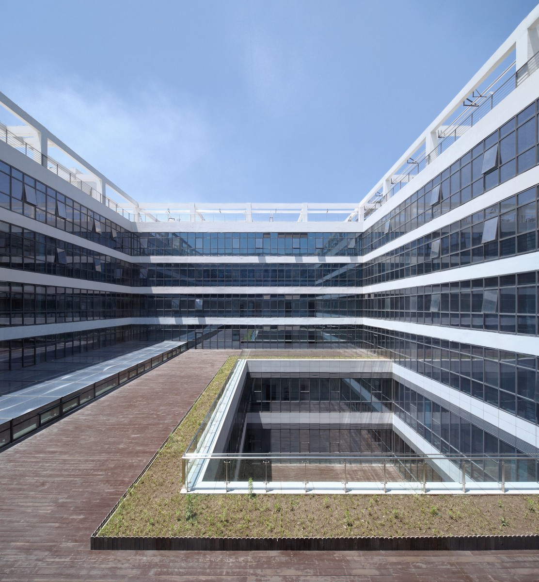 Nanjing Public Medical Center courtyard