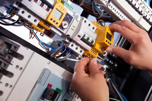 Warning signs that you need to hire an electrician