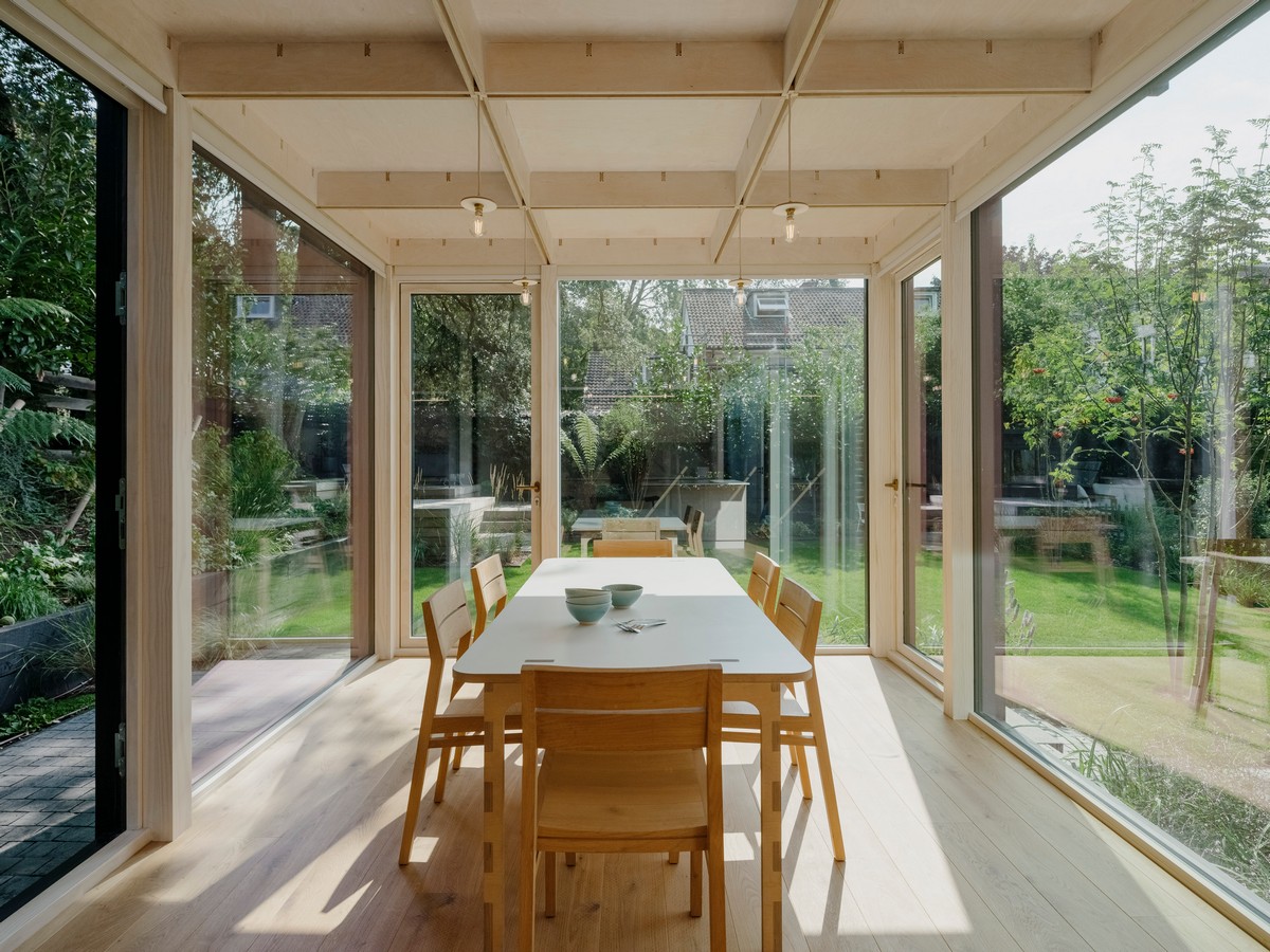 Wooden Annex by Tsuruta Architects, London
