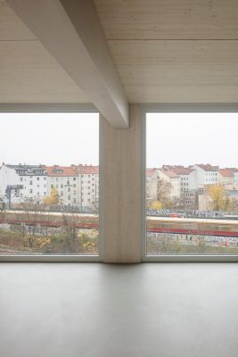 Li18.Berlin apartment interior windows