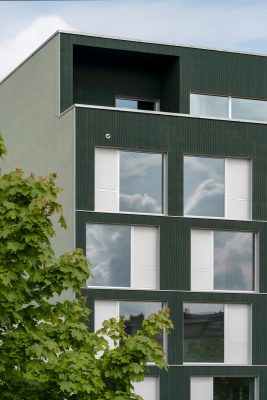 Li18.Berlin apartment building facade