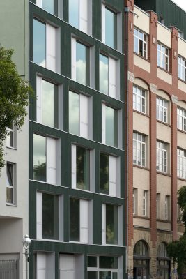 Li18.Berlin apartment building facade