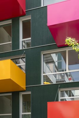 Li18.Berlin apartment building facade