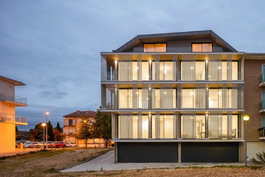 Vertical Skin Housing Block I Aveiro