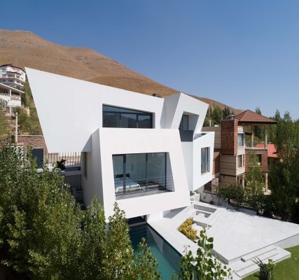 Cantilever House in Mosha, Damavand, Iran