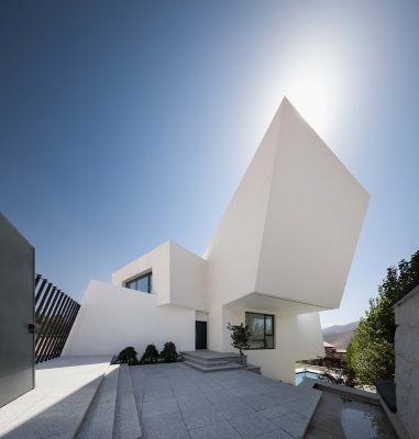 Cantilever House in Mosha, Damavand, Iran