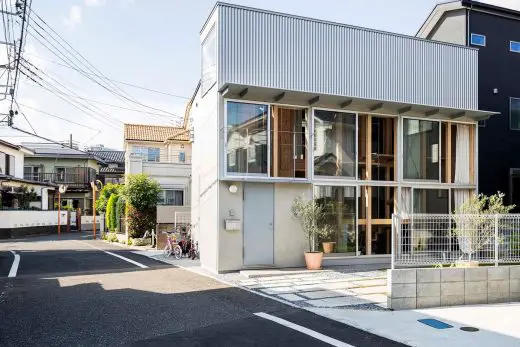 Light-filled Stair Hall in Japan by KIRI Architects