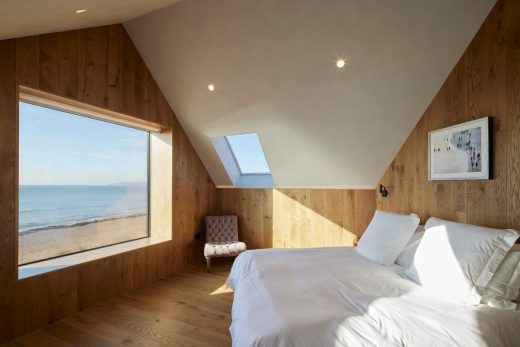 Camber Sands beach house by RX Architects interior design