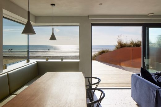 Camber Sands beach house by RX Architects interior design