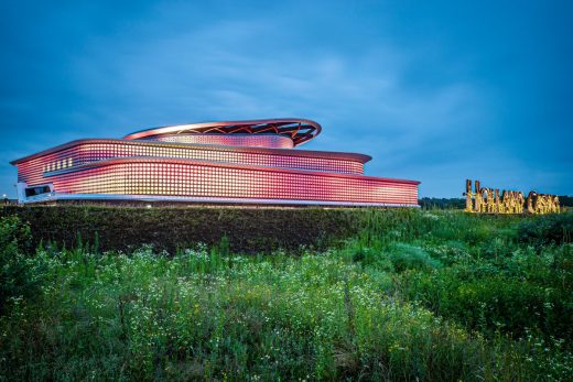 Floralaan Building by MVSA Architects
