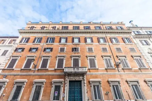 Palazzo Albertoni Spinola Rome, Giacomo della Porta facade