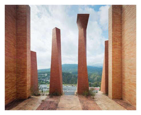 La Pirámide Jonquera - Catalan highway border