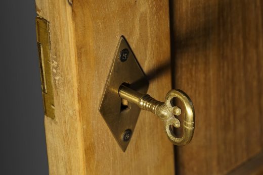 Magnet screen door key lock