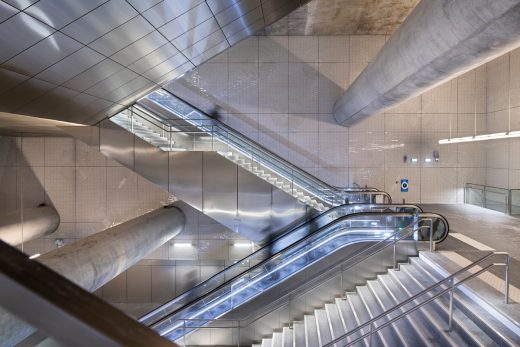 Porte de Clichy Station Paris Métro + RER C building