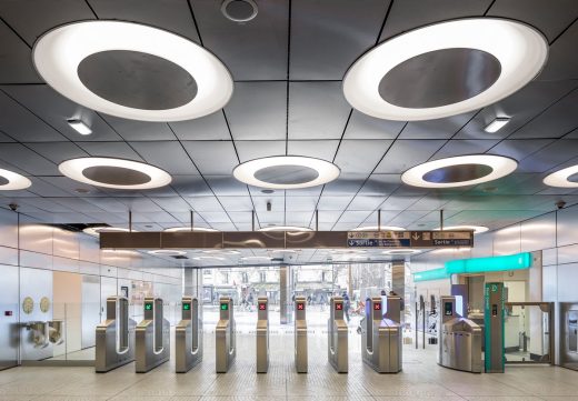 Porte de Clichy Station Paris Métro + RER C building