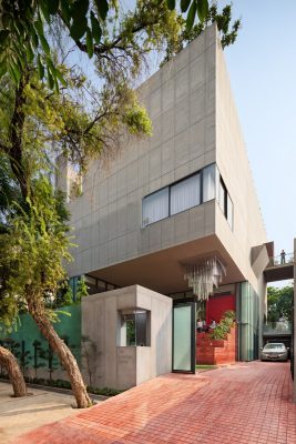 Ladhani House Noida by Archohm, India