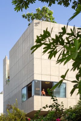 Ladhani House Noida by Archohm, India