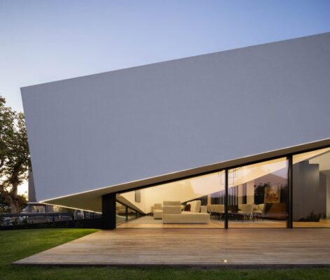 Contemporary property in Portugal