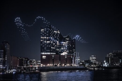 Breaking Waves Elbphilharmonie Hamburg by DRIFT lighting