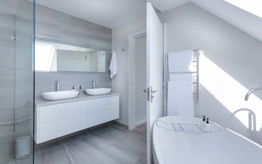 Single bathroom vanities designs for small bathrooms
