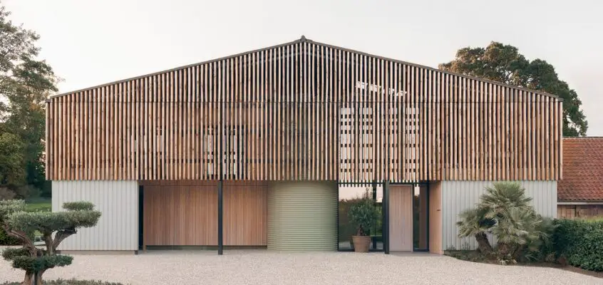 BlueSky Barn Norwich, Norfolk: 31/44 Architects