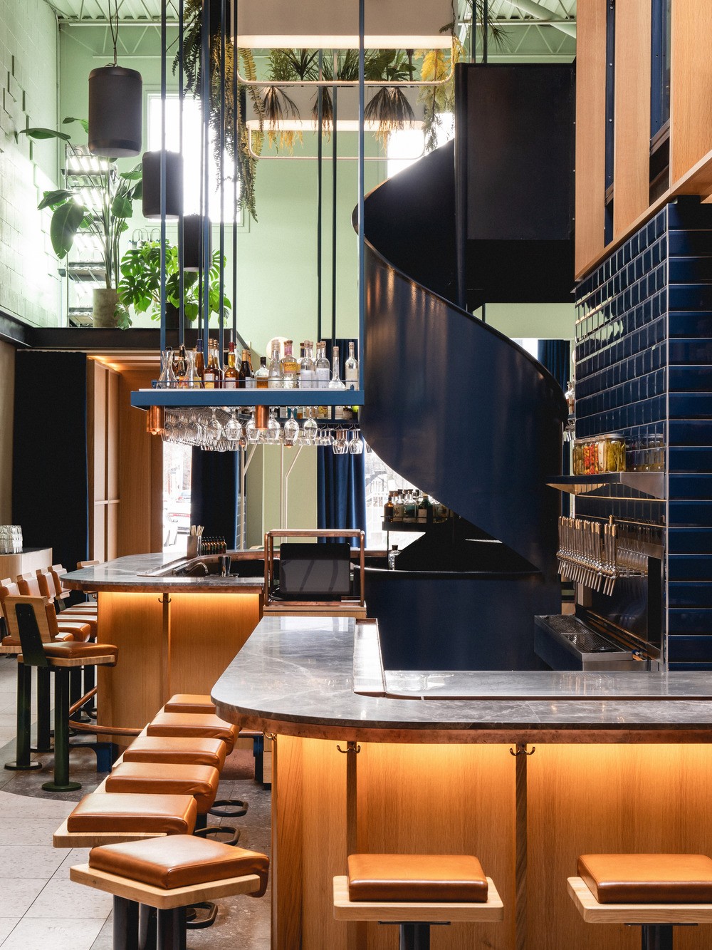 Pilote Restaurant Bar, Montréal - e-architect