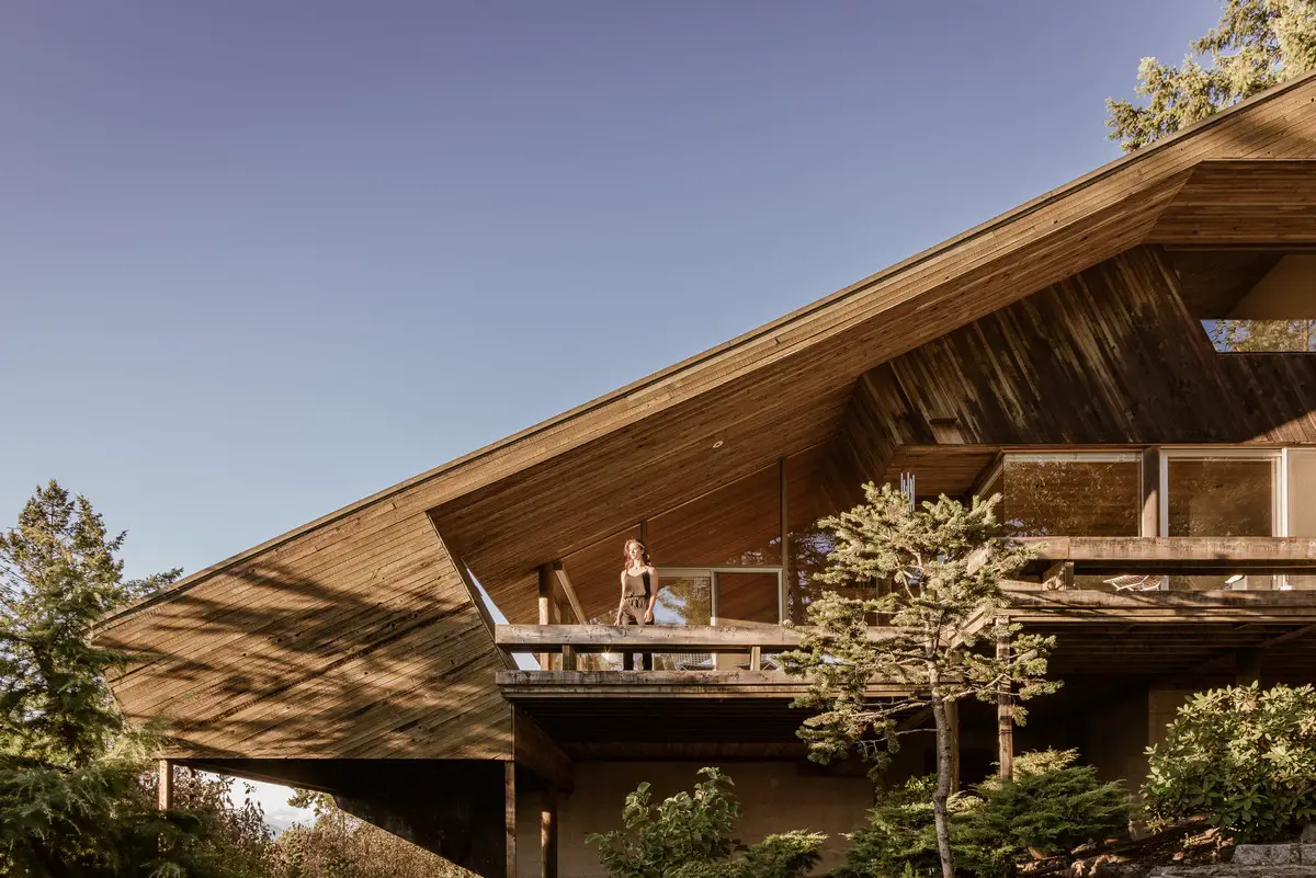 Starship House in West Vancouver by Arthur Erickson