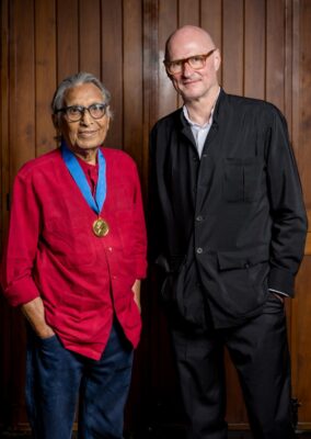 Balkrishna Doshi & RIBA President Simon Allford