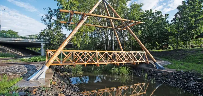 Hoist Pedestrian and Cyclist Bridge, Czech