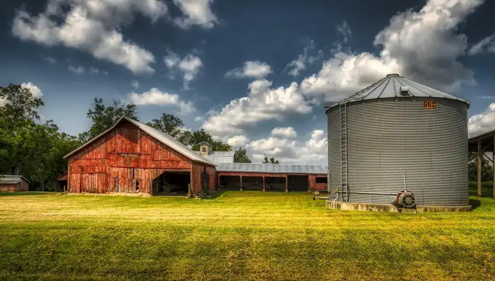How to build grain bin house