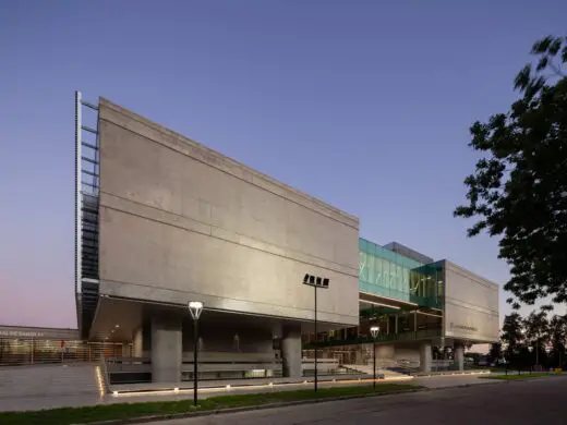 Reconquista Courts building in Santa Fe