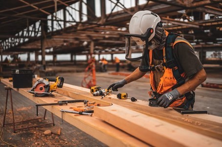 Choosing Quality Work Wear for Construction Workers