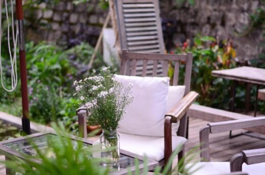 How to design an outdoor living space with appeal