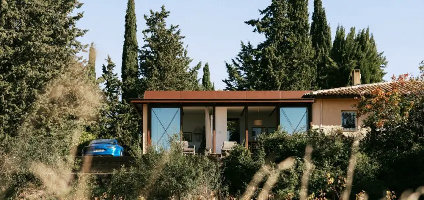 An Extension on a Aix-en-Provence Vineyard