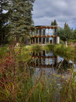 House That Opens Up to the Sun Czech