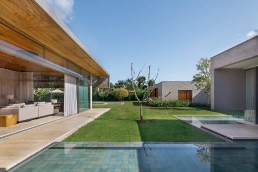 Modern São Paulo home by Reinach Mendonça Arquitetos