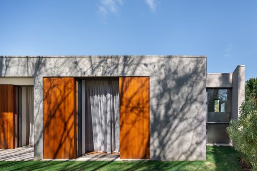 Modern São Paulo home by Reinach Mendonça Arquitetos