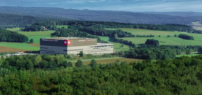 Thonet Furniture, The Strauss CI Factory
