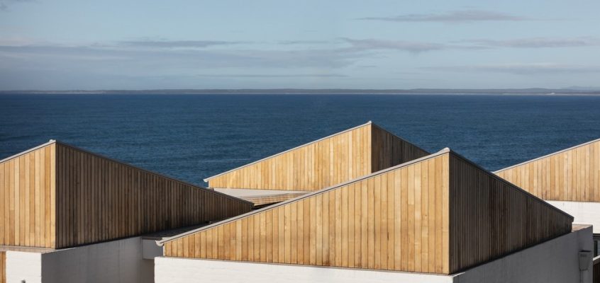 White and Timber House, 7 Mile Beach, NSW